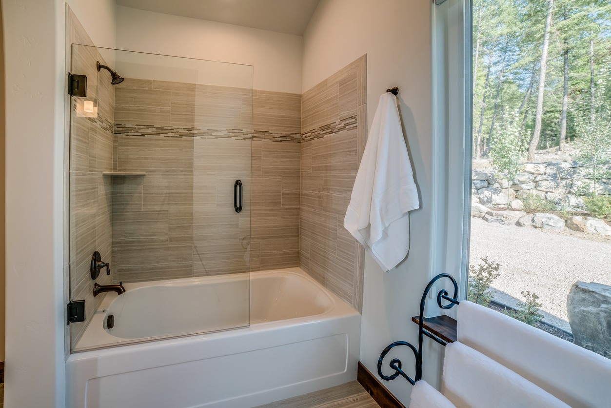 Shower & Tub Installation in Pinehaven